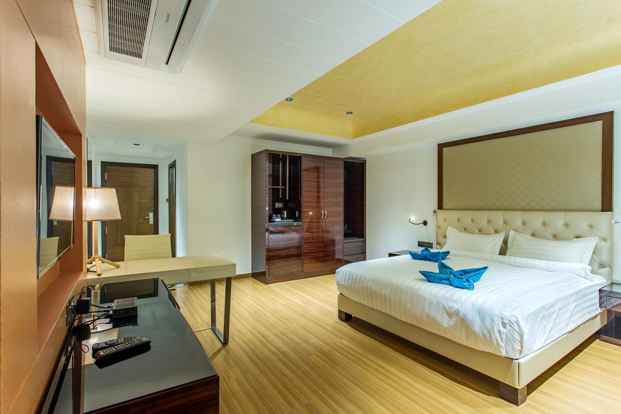 โรงแรมอพิกา เอลิต อุจเจน ภายนอก รูปภาพ